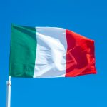 Bandiera italiana che sventola