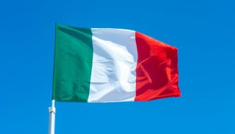 Bandiera italiana che sventola